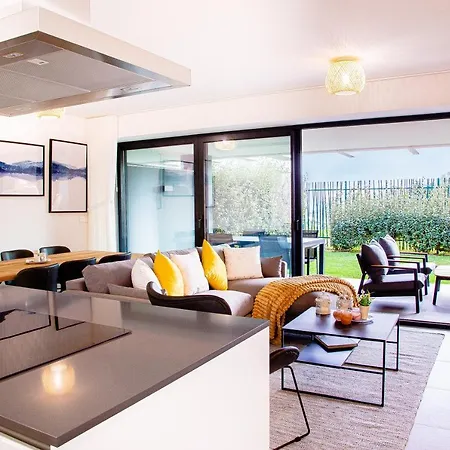 Sunny Gozy Retreat In The Heart Of The Coast Apartment *